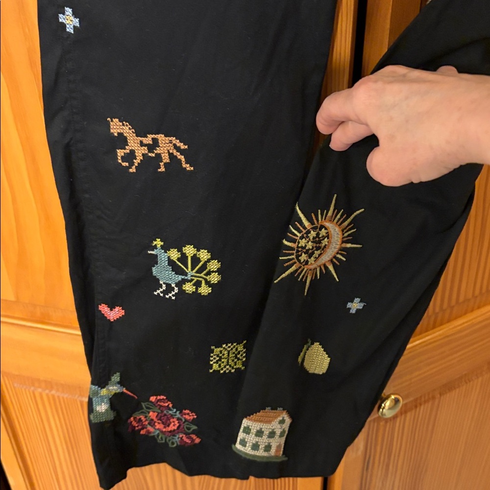 Johnny Was Black Embroidered Ankle Pants with Multicolor Floral Motifs - Picture 6 of 9